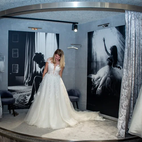 Choosing a wedding dress 